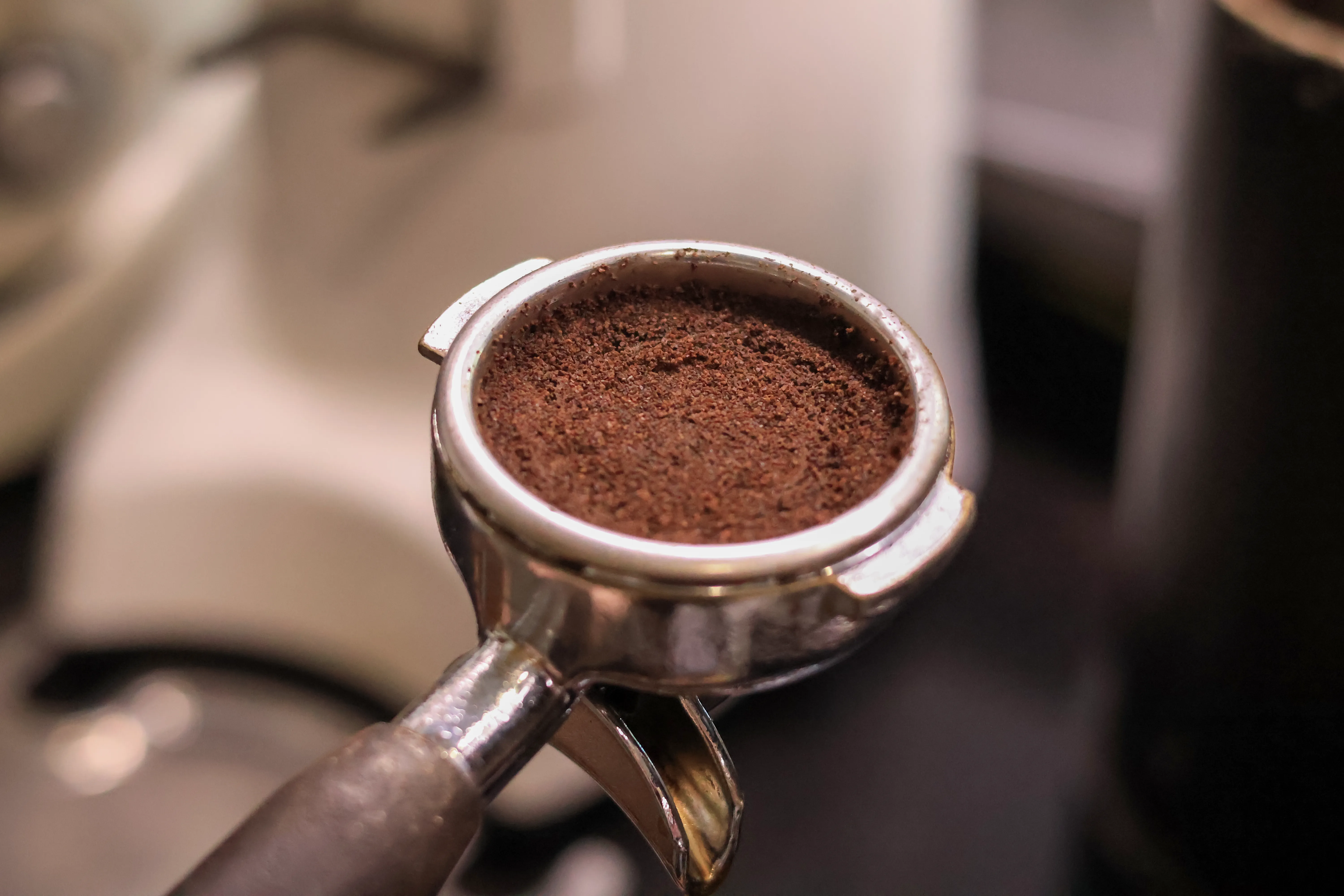 Tay_pha_espresso.webp